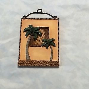Ceramic palm tree hanging accent